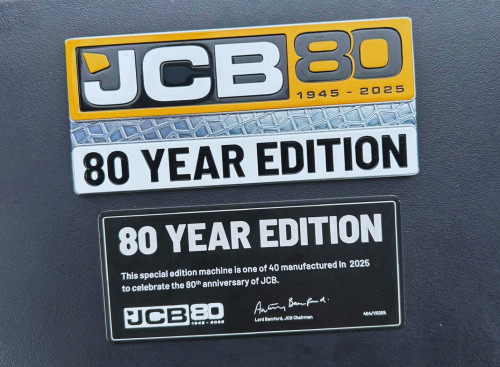 JCB 4CX DualDrive Kombinrika 80th edition_terra jcb_slovenija_gradbeništvo (2).jpg