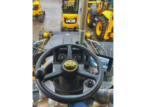 JCB 4CX DualDrive Kombinrika 80th edition_terra jcb_slovenija_gradbeništvo (4).jpg